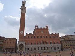 Piazza del Campo mit dem Torre del Mangia